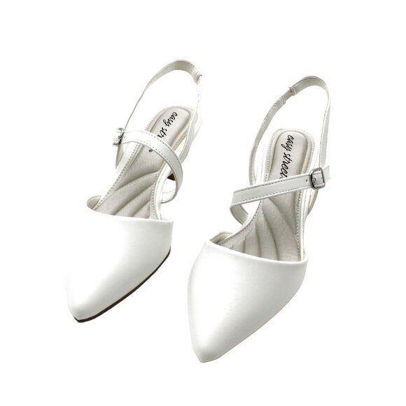 Easy Street White Pumps 7 Wide - Picture 3 of 7